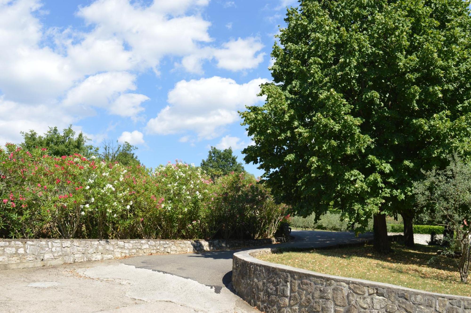 Le Moulin Vila Vallon-Pont-dʼArc Exterior foto